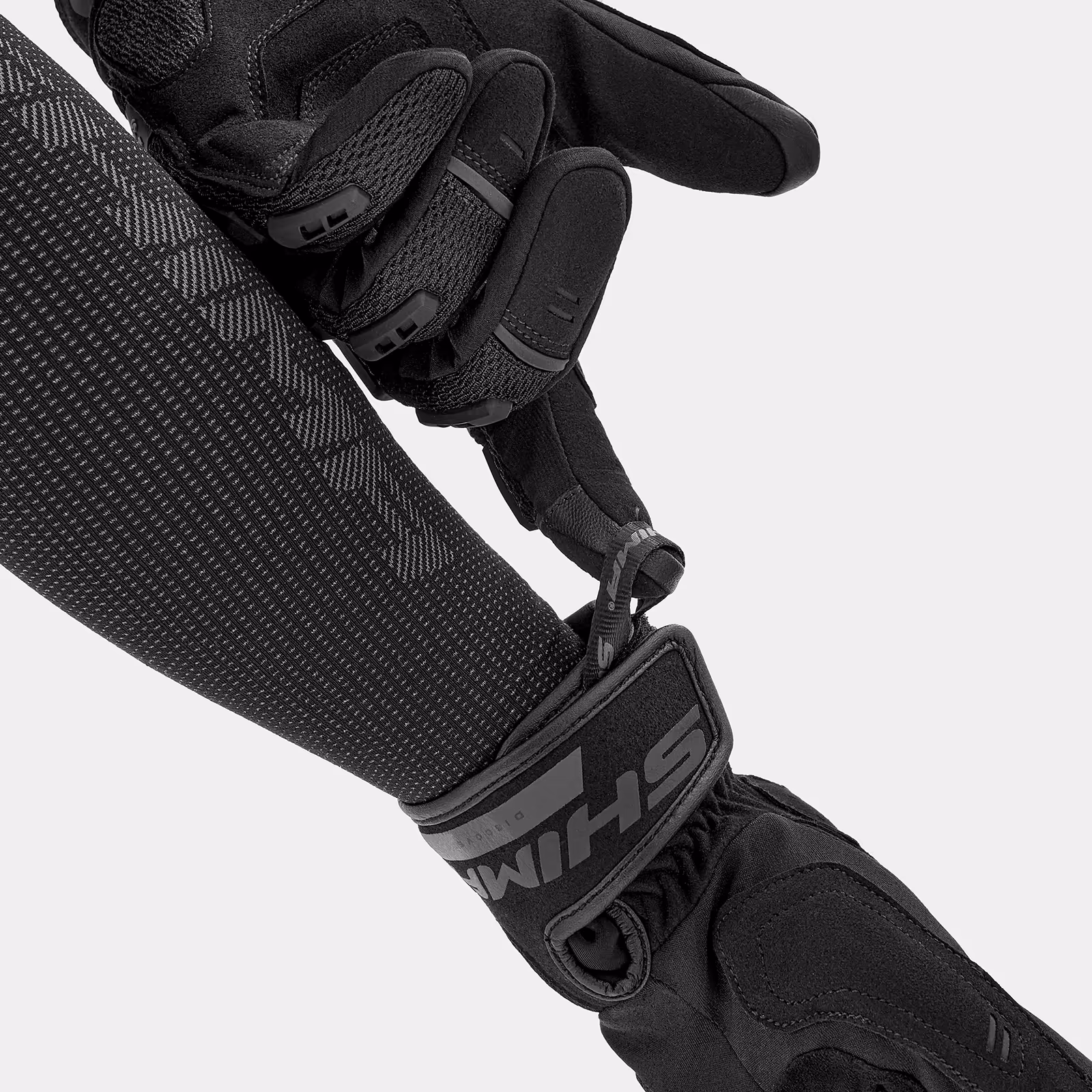 10_SHIMA_STREAM_BLACK_MEN_GLV_2500x2500