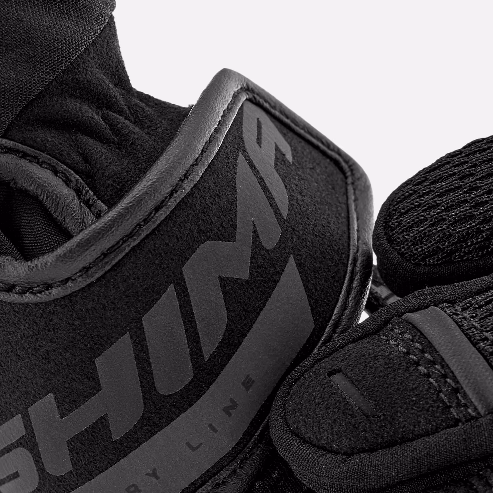 13_SHIMA_STREAM_BLACK_MEN_GLV_2500x2500