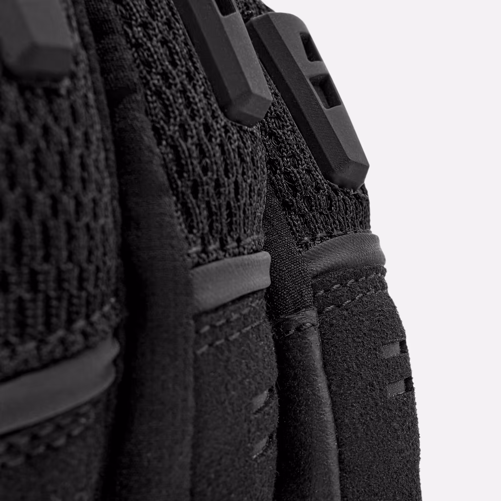 15_SHIMA_STREAM_BLACK_MEN_GLV_2500x2500