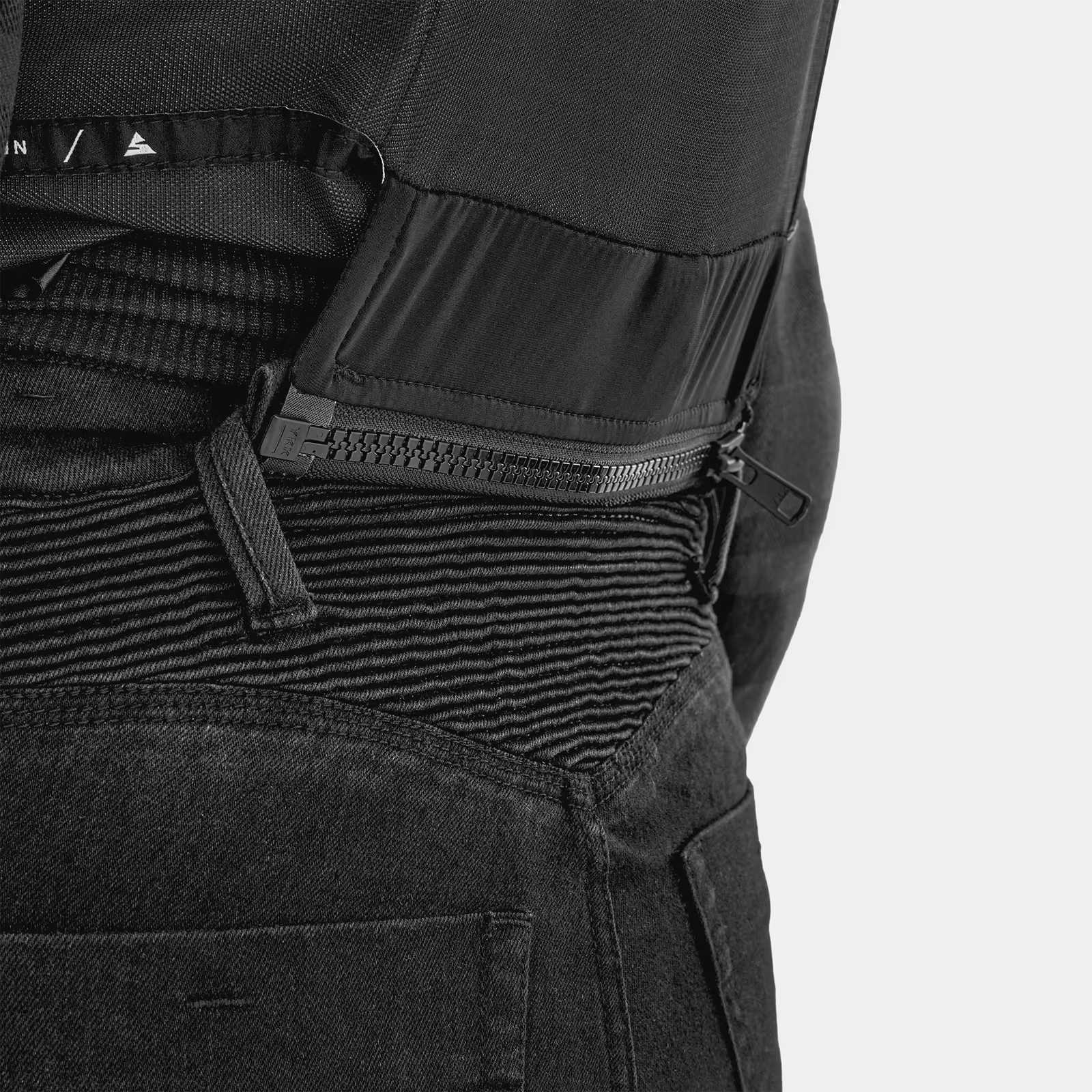 17_SHIMA_RENEGADE_JKT_BLACK_LADY_2500x2500