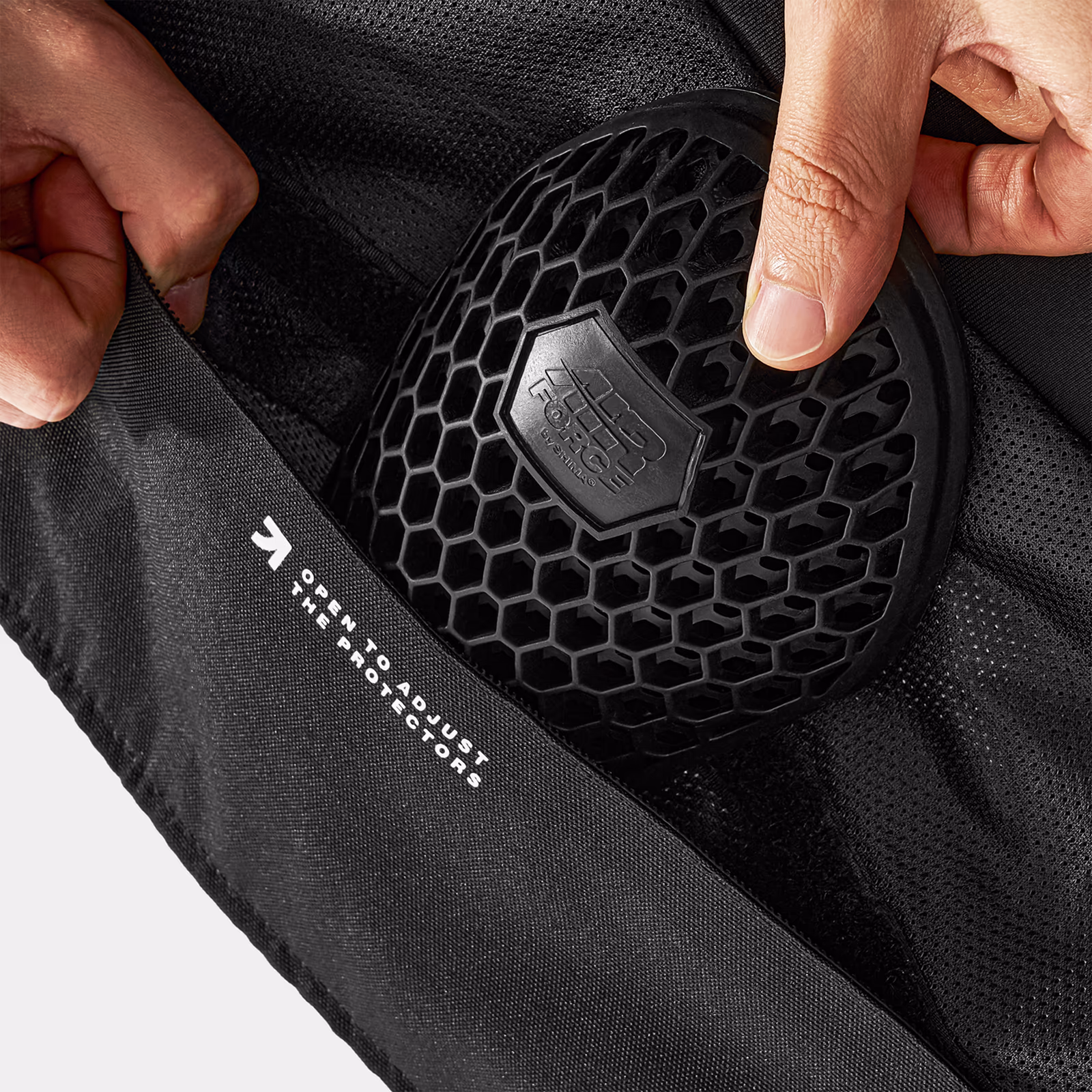 19_SHIMA_RUSH 2.0 VENT_JKT_MEN_BLACK_2500x2500