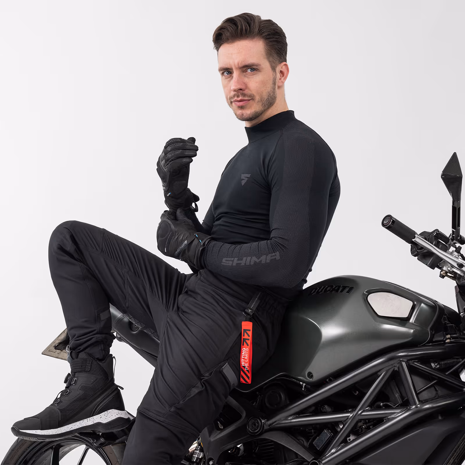 shima_Akira_pants_Black_Men_1500x1500_04_Motorcycle_trousers
