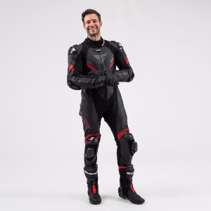 shima_HyperRS_Black_Red_1500x1500_07_Motorcycle_Suit